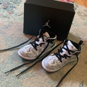 Nike Air Jordan Mid Volt size 10c